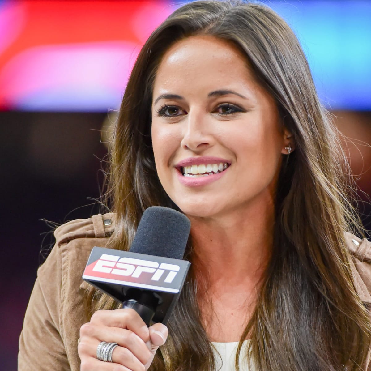 Kaylee Hartung Who Is She? Her Salary As Thursday Night Football