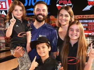 Jason Belmonte with family 