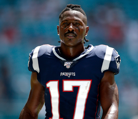 Bacon, Grits, Eggs on X: Antonio Brown uses Tom Brady's shirtless picture  to promote his OnlyFans page.  / X