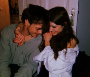 Charlie Heaton with his girlfriend