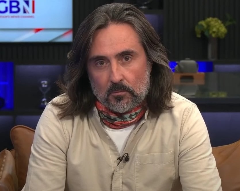 Neil oliver. Оливер Спаркс.