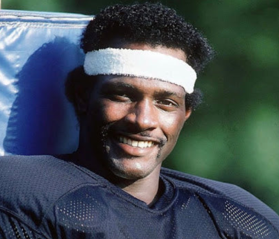 Walter Payton Obituary Bio Death Cause Career Awards And More 