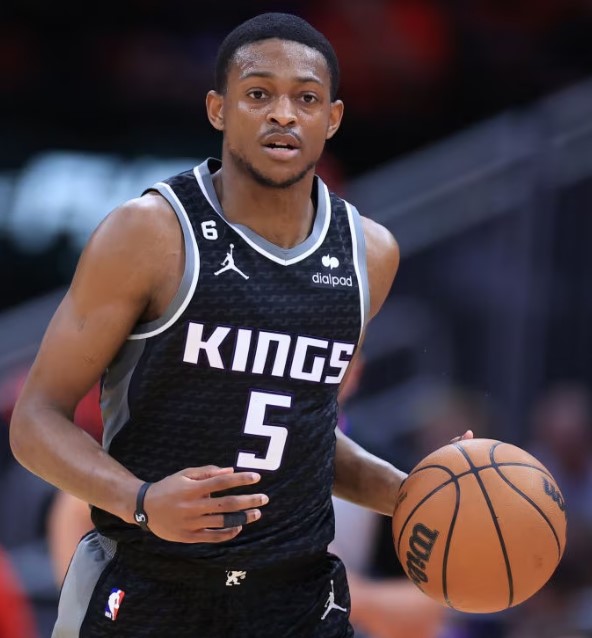 De'Aaron Fox: Age, Height, Weight, Relationship, Net Worth, Family, Bio ...