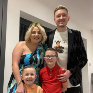 Kyren Wilson uploaded a picture with his wife and sons