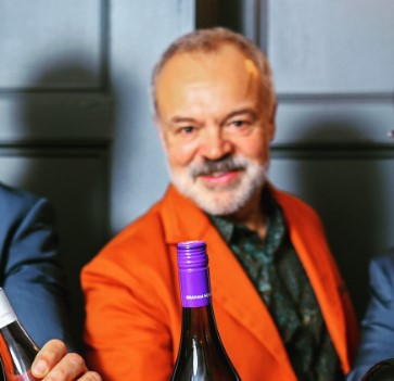 Graham Norton Sexuality: Is He Gay? Meet His Husband Jonathan McLeod ...