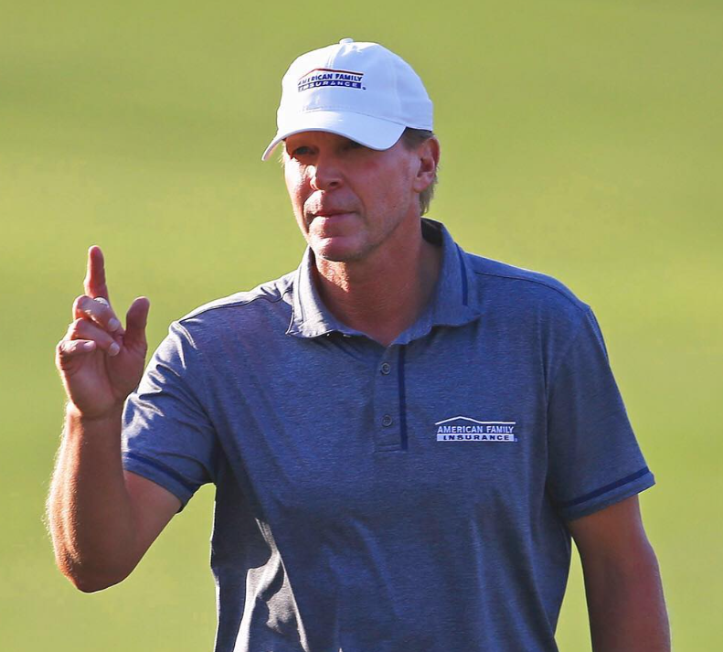 Who Is Steve Stricker Caddie Izzi Stricker? Meet His Daughter And