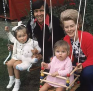  Terry Venables with His family