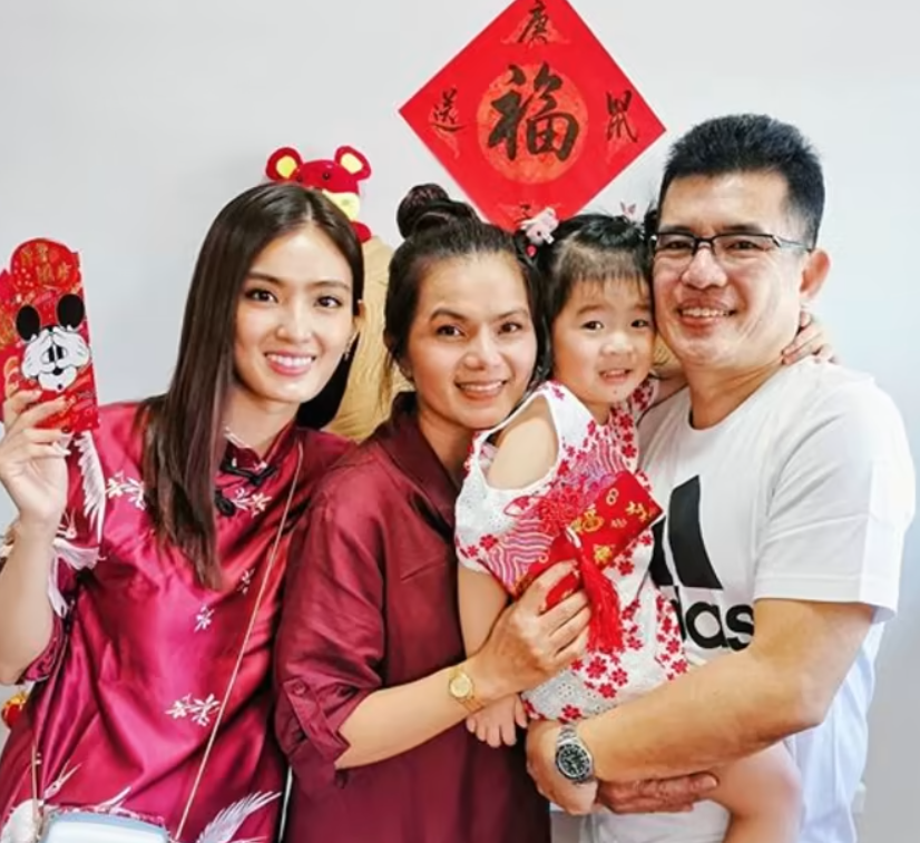 Hong Ling: Parents, Siblings, Family, Wedding, Relationship Timeline ...