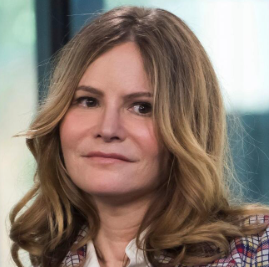 Jennifer Jason Leigh