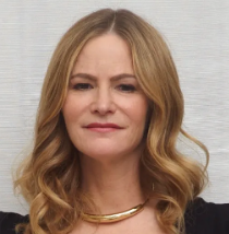 Jennifer Jason Leigh